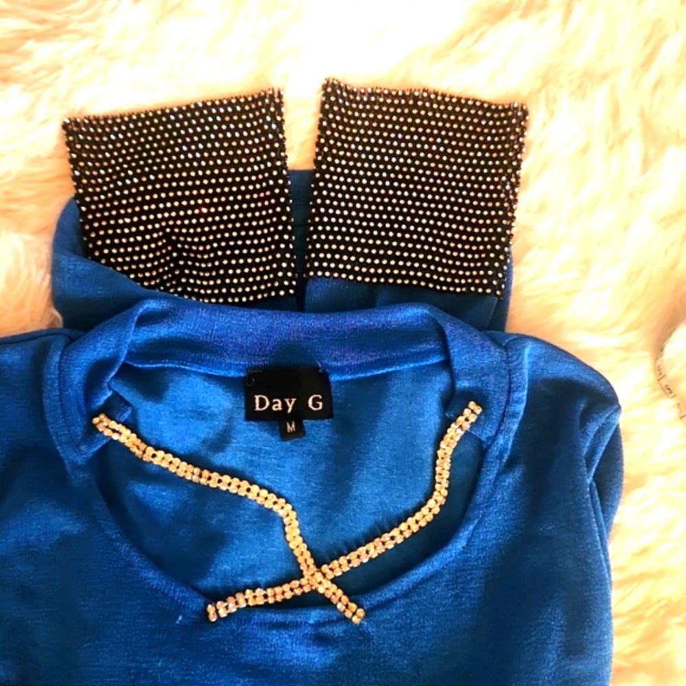 DAY G Blue Top With Rhinestones ๐๐ - Picture 8 of 13